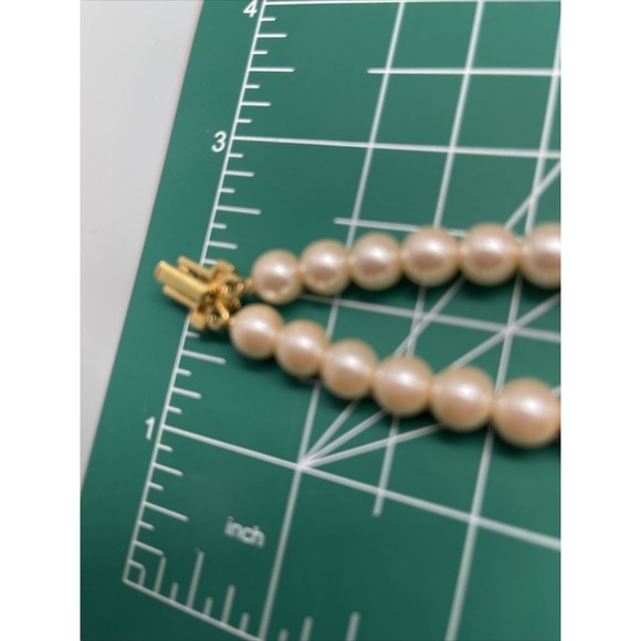 Vintage Richelieu Faux Pearl 2 Strand  Bracelet Gold Tone Chain Signed 7 Inch - Picture 11 of 15